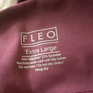 NWOT Maroon FLEO capri leggings